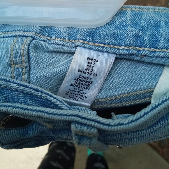 H&M Distressed Jeans - Picture 4 of 7